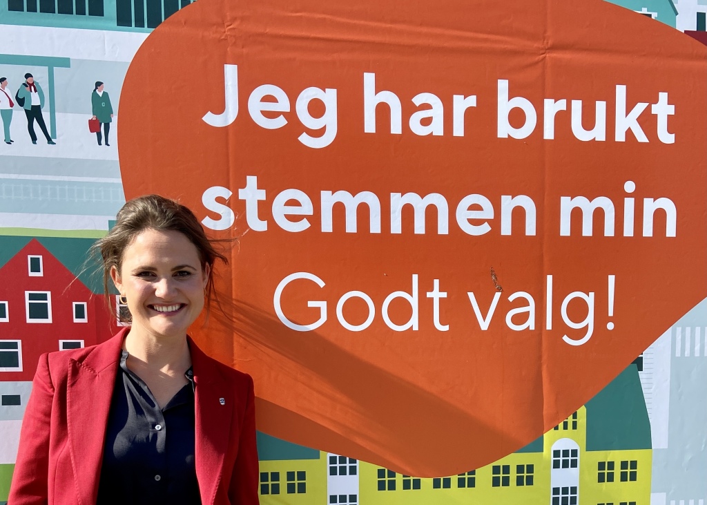 Ordfører Kari Nessa Nordtun benyttet seg av valgbrakken på torget i Stavanger sentrum. 