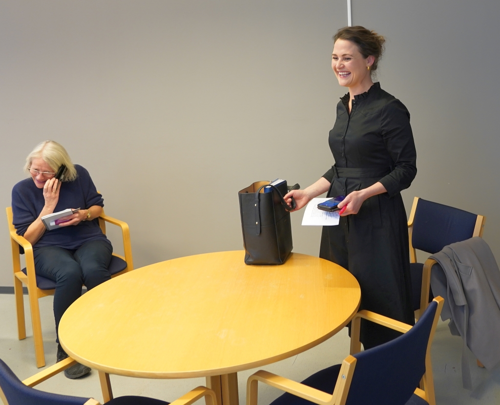 Ordfører Kari Nessa Nordtun og smittevernoverlege Ruth L. Midtgarden.
