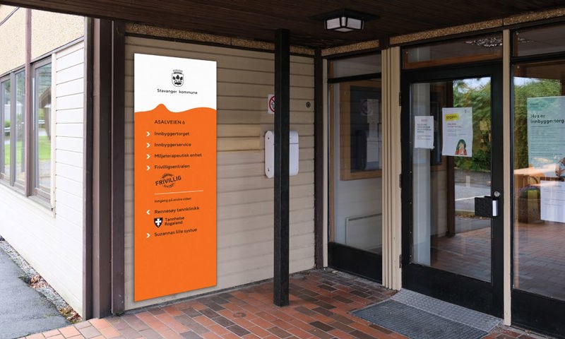 Eksempel på orienteringsskilt ved inngangsparti.