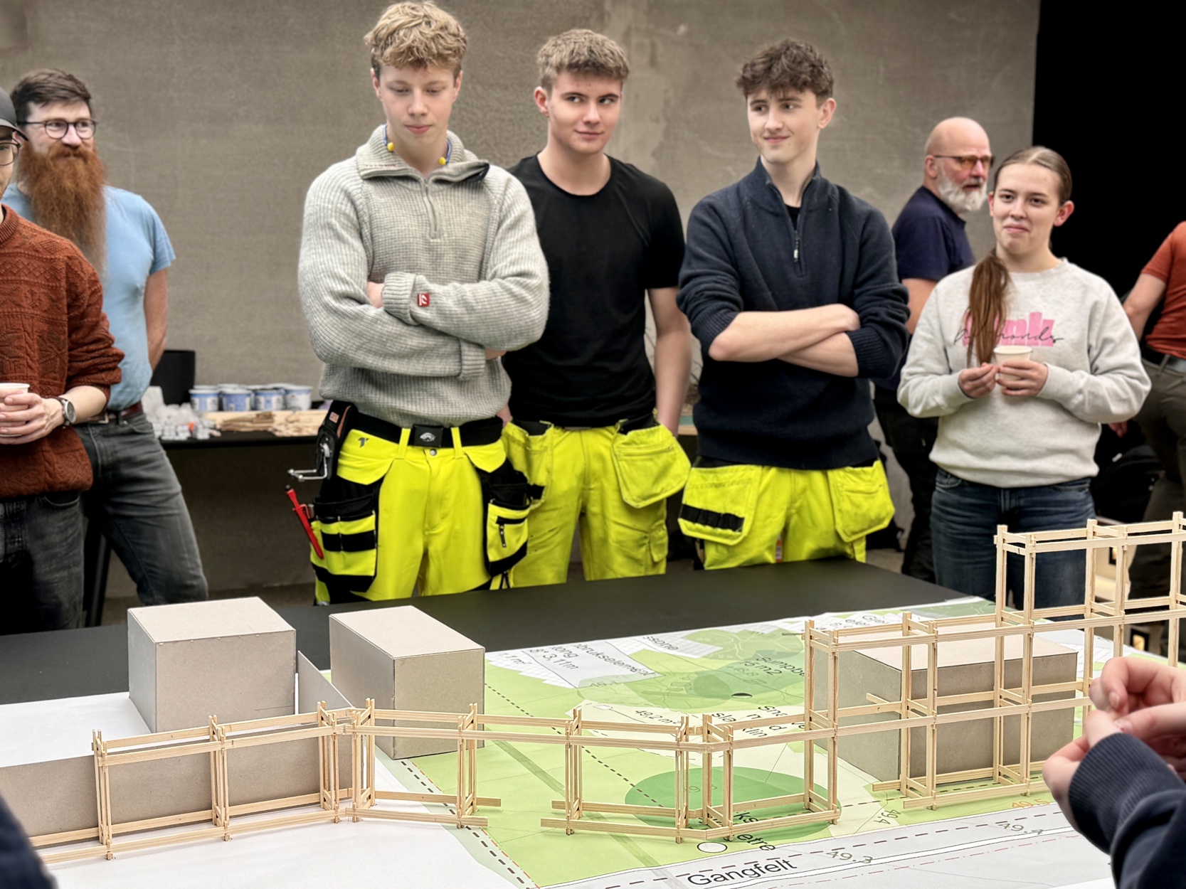 Odin, Matheo og Benjamin er elever ved Bygg- og anleggsteknikk med Toppidrett-linjen på Jåttå videregående skole.