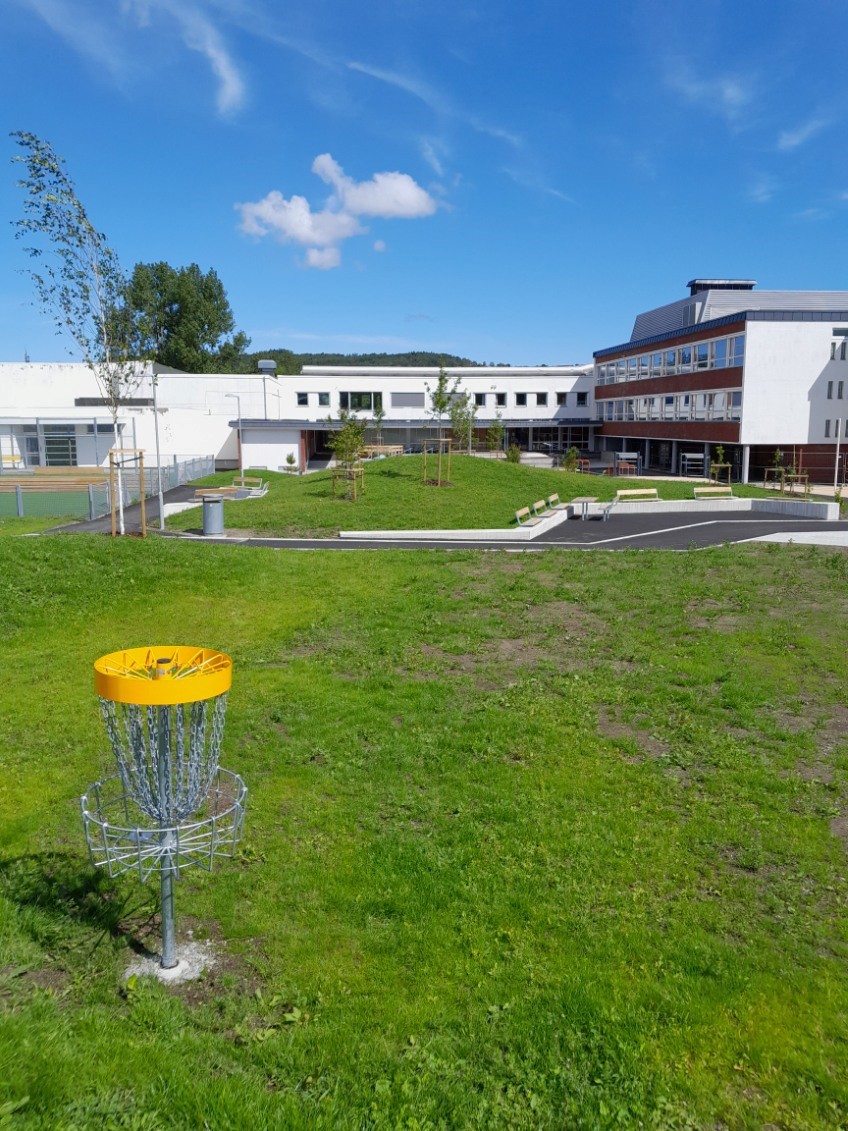 Skolegården til Hinna skole Skolegård Hinna skole