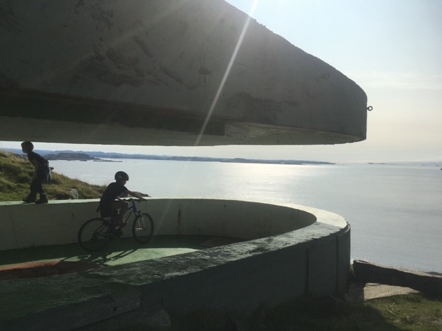 Fjøløy fort i bruk som turområde.
Fjøløy