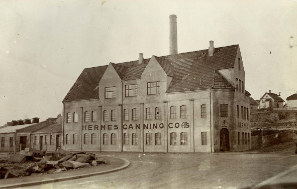 Et gammelt bilde at hermetikkfabrikken Hermes Canning AS