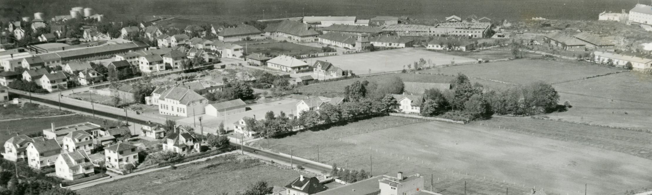 Flyfoto av Kvaleberg tidlig på 1950-tallet.