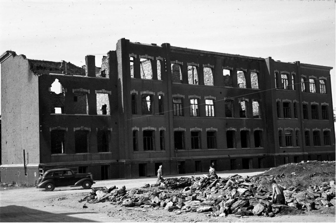 Storhaug skole uten vinduer og tak.