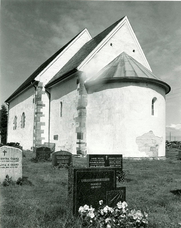 Svart-hvittbilde av Talgje kirke en sommerdag i 1986.