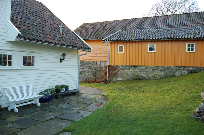 Tunet mellom husene.