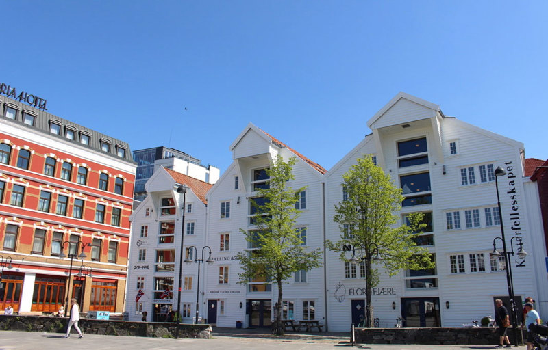 Sjøhusrekken i Stavanger sentrum: Autentisk utenpå, moderne på innsiden. Foto: Arve Gravdal