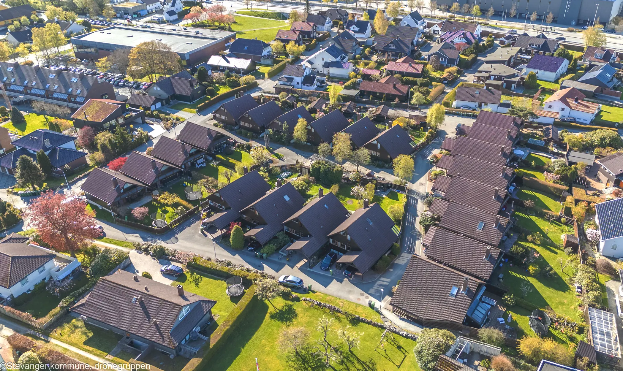Dronebilde av boligområdet sett fra luften.