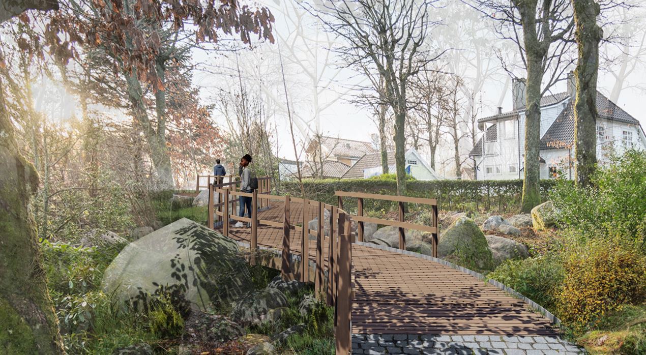 Stien skal gå gjennom et lite skogholt. Illustrasjon: Asplan Viak Tursti med trebru over steinete natur, mellom store eldre trær.