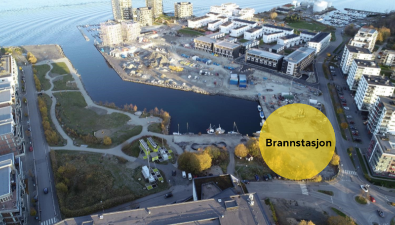 Dronefoto som viser brannstasjonstomta 