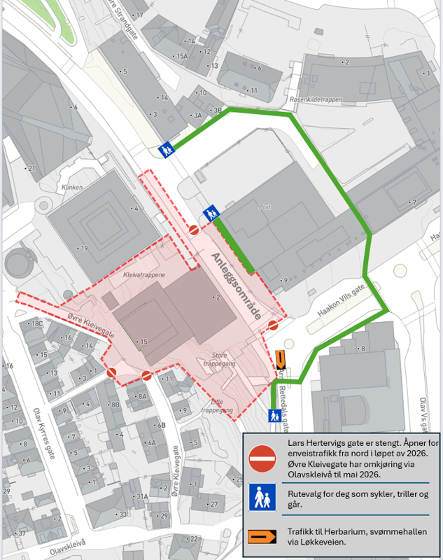 Kart over hvilke veier og traséer du kan gå, sykle eller kjøre mens arbeidet med rådhuset pågår.