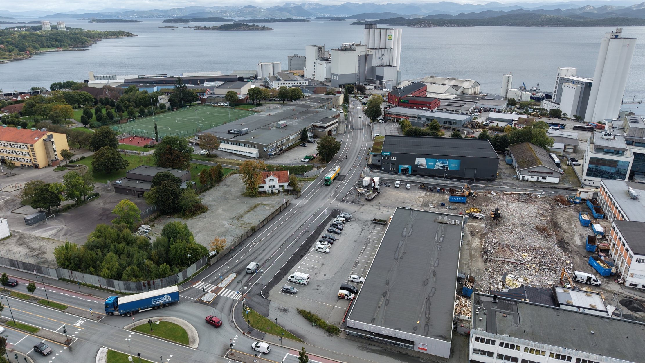 Dronebilde av sykkelveien og Hillevågsbukta