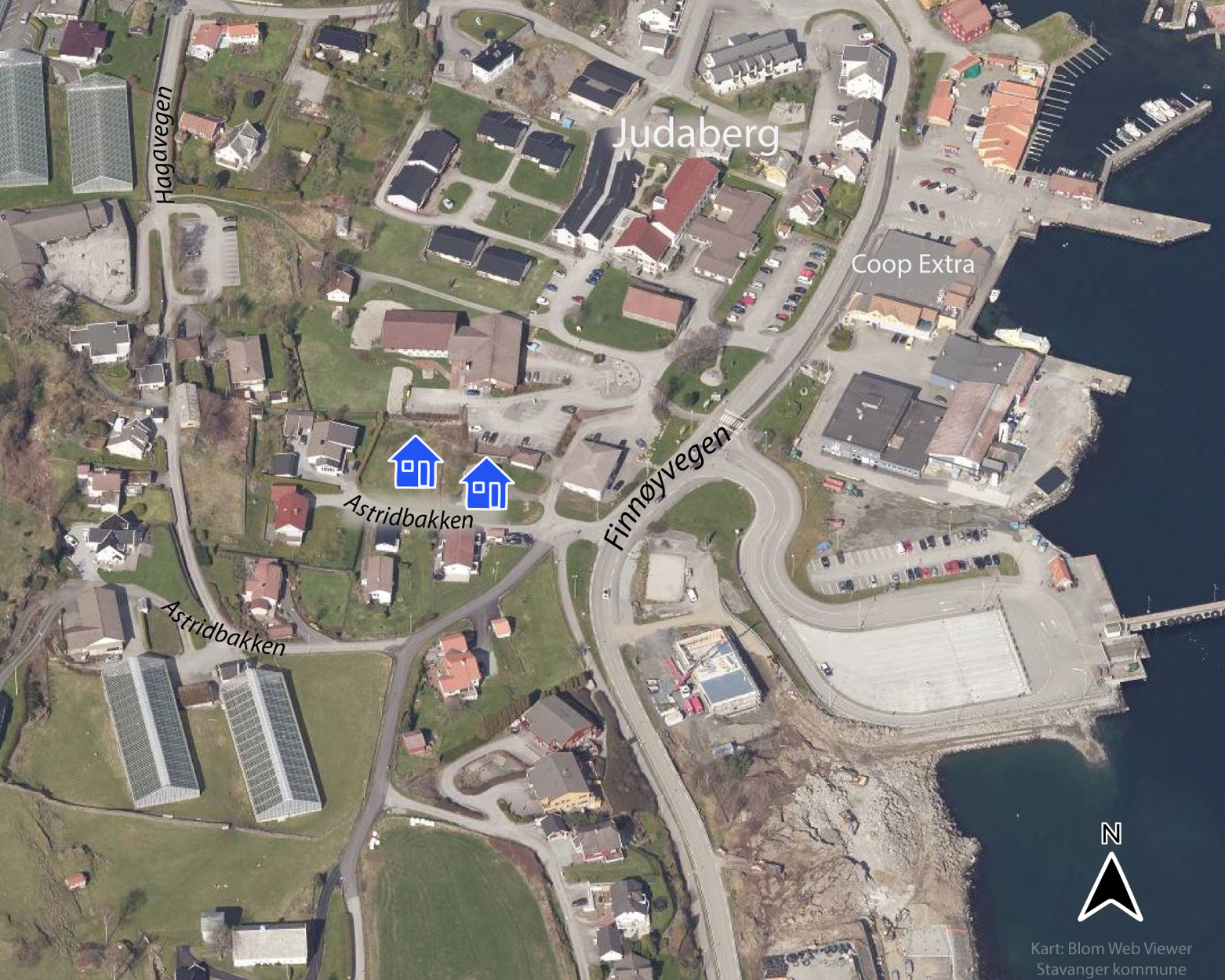 Kart som viser tomtens plassering i nærmiljøet, med et et lite blått hus-symbol.