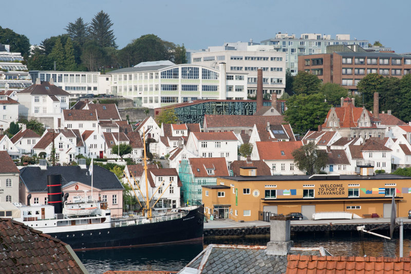 IDDIS sett fra andre siden av Vågen.