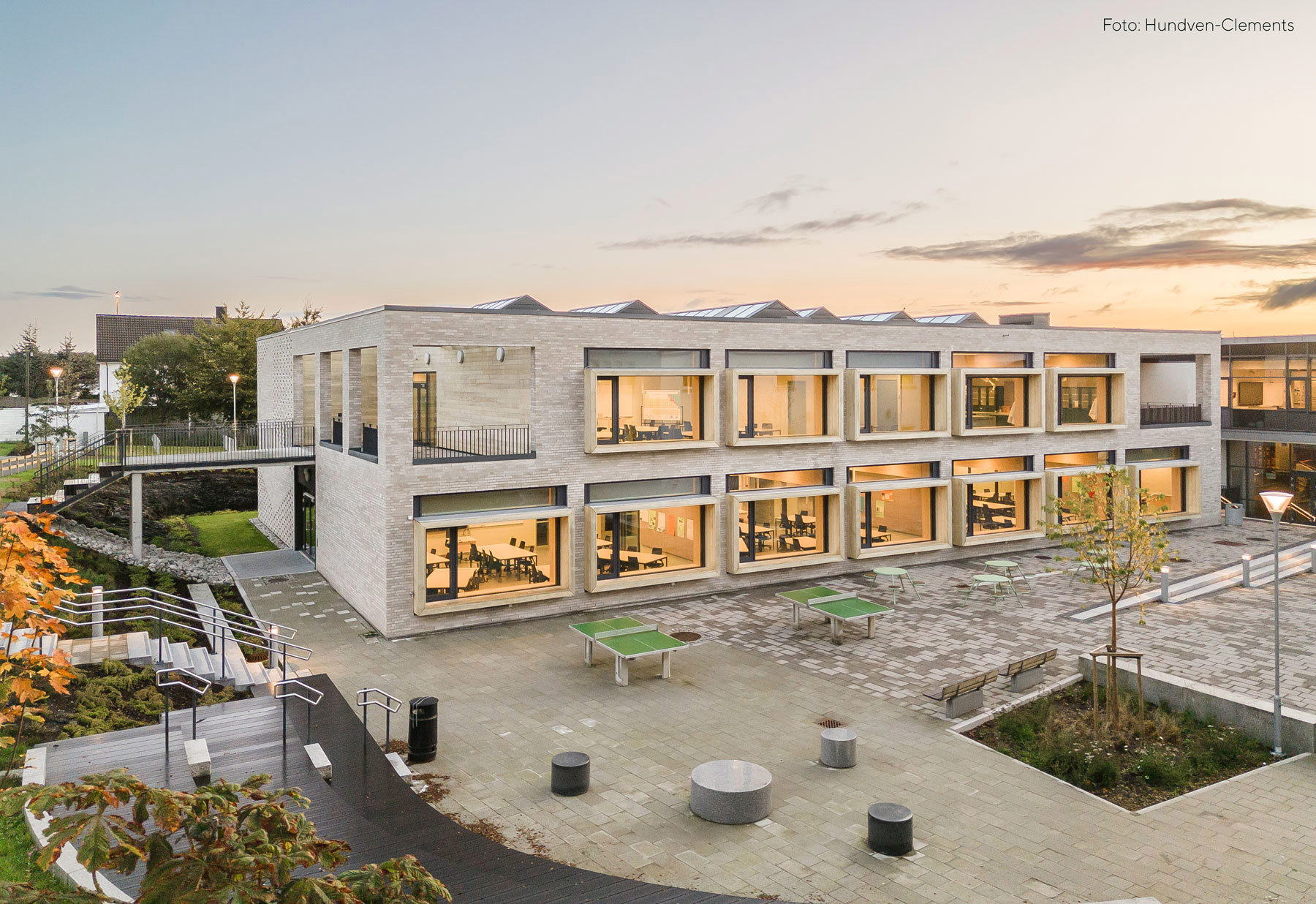 Oversiktsbilde av nybygget. Hetland videregående skole er et eksempel på at det er både miljøvennlig og lønnsomt å tenke grundig før det bygges.