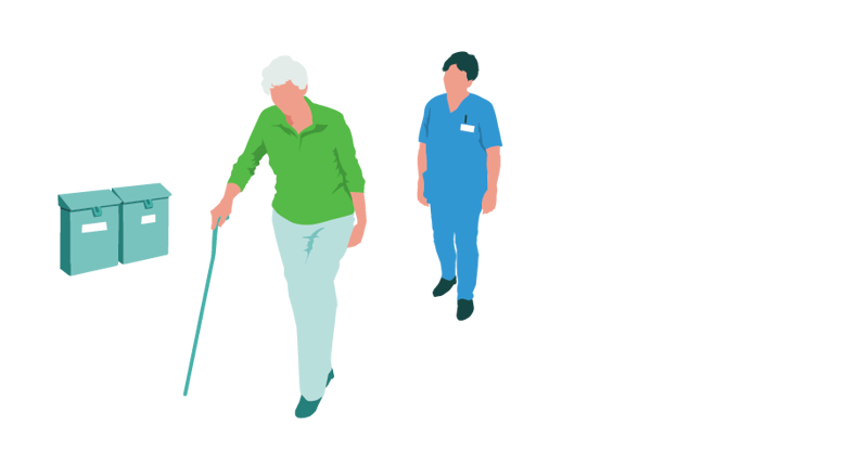 Hjelpepleier ser på mens eldre kvinne med stokk går for å hente posten selv. 