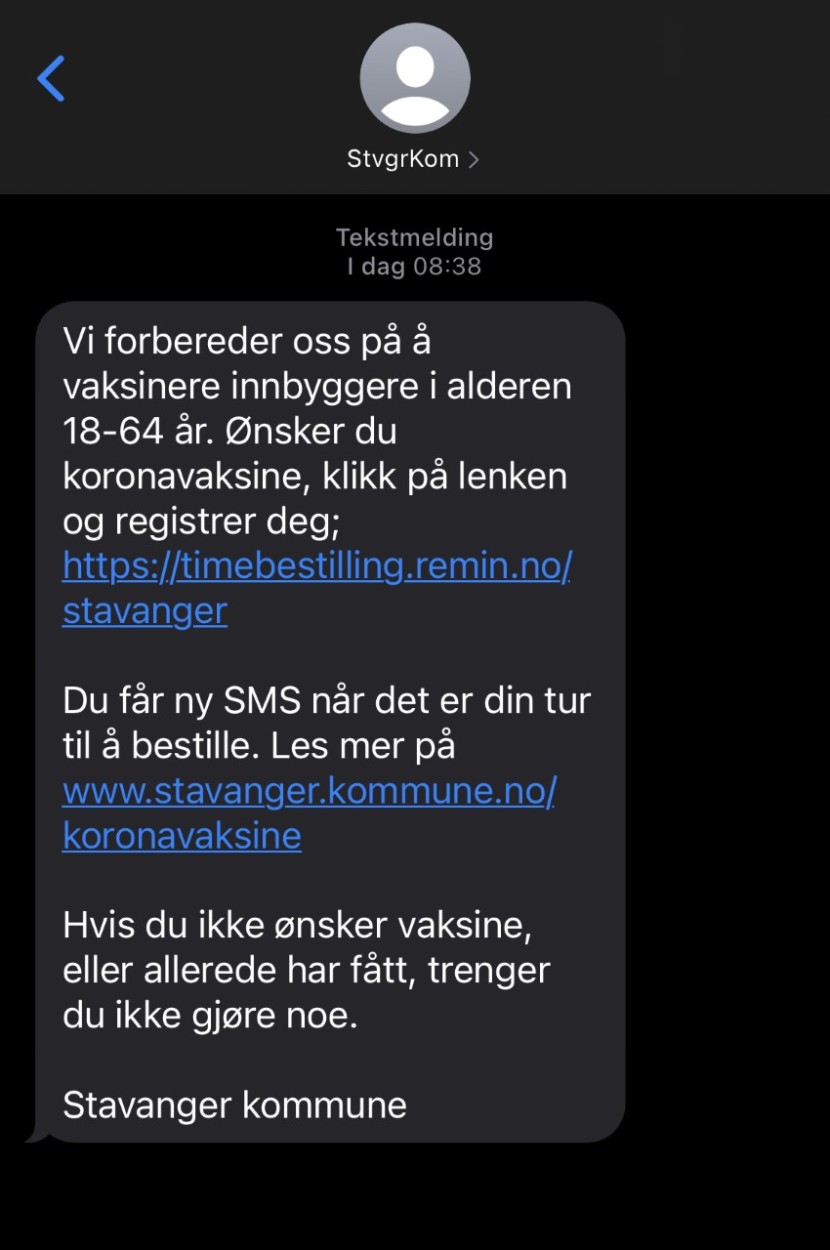 Alle innbyggeren mellom 18 og 64 år i Stavanger får denne tekstmeldingen før massevaksineringen starter. 