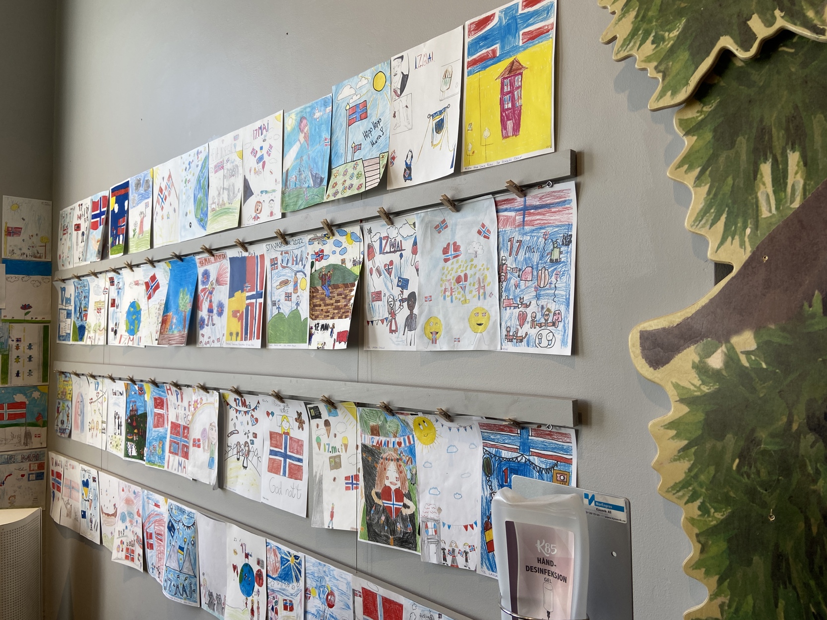 Hundrevis av tegninger er stilt ut på Stavanger museum ut mai