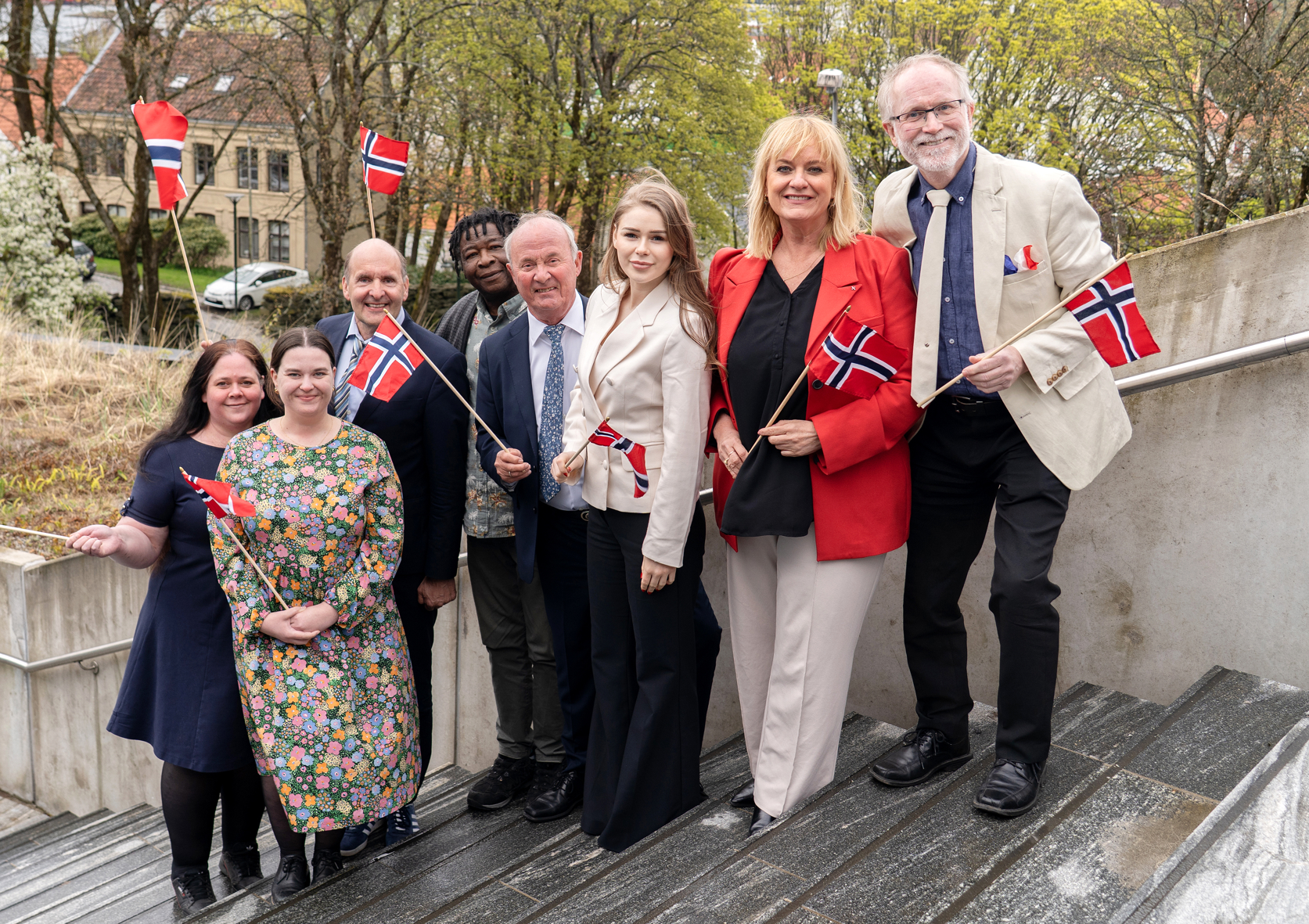 17. mai-utvalget i Stavanger. Fra venstre: Mari Hult, Oda Eikeland Nilsen, Bjarne Kvadsheim, Anthony Adebayo Martins, Karl W. Sandvig, Kristin Lode, Cille Ihle og Kolbein Haakon Lunde.