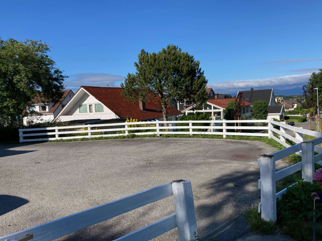 Vil du male og plante bærbusker slik de har gjort her i Bekkefaret? Da kan du søke tilskudd!