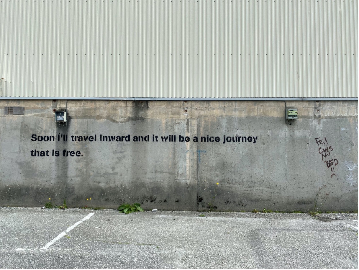 Dikt på vegg av Frode Felipe Schjelderup, en del av verket "Notes for a Journey".
