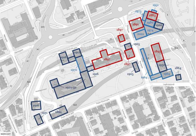 Byggeår for de ulike bygningene på Kannikhøyden. Bygningene i rødt er tegnet av arkitekt Eckhoff.
