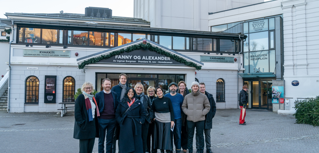 Fra venstre leder for regional-, kultur og næringsutvalget Unni Fuglestad (V), teatersjef Glenn André Kaada, kultur- og likestillingsminister Lubna Jaffery (Ap), stortingsrepresentant Torstein Tvedt Solberg (Ap), utvalgsleder kultur, idrett og samfunnsdialog Cille Ihle (Ap), strategi- og markedssjef MUST Anja Fremo, adm. direktør MUST Siri Aavitsland, prosjektleder Rogaland Teater Thomas Bendiksen, kultursjef Kristina Ehrenberg-Rasmussen, prosjektleder Allend Bamerni og kultur- og næringssjef Rune Thele. Foto: Grethe Nygaard Fra venstre leder for regional-, kultur og næringsutvalget Unni Fuglestad (V), teatersjef Glenn André Kaada, kultur- og likestillingsminister Lubna Jaffery (Ap), stortingsrepresentant Torstein Tvedt Solberg (Ap), utvalgsleder kultur, idrett og samfunnsdialog Cille Ihle (Ap), strategi- og markedssjef MUST Anja Fremo, adm. direktør MUST Siri Aavitsland, prosjektleder Rogaland Teater Thomas Bendiksen, kultursjef Kristina Ehrenberg-Rasmussen, prosjektleder Allend Bamerni og kultur- og næringssjef Rune Thele. Foto: Grethe Nygaard
