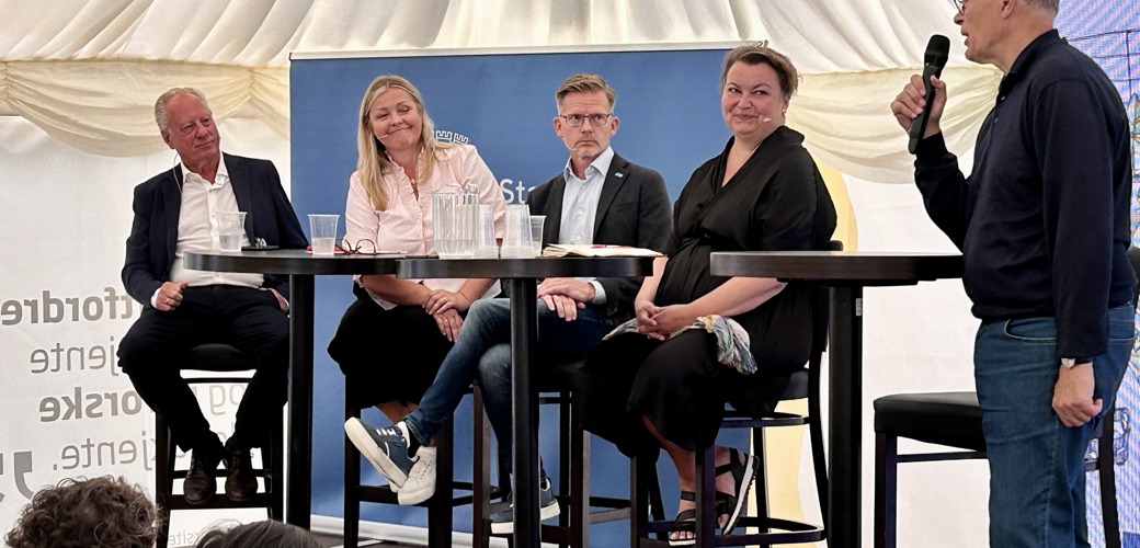 Fra venstre: Stein Olav Henrichsen, Kjersti Stenseng, Tage Pettersen, Bodil Kjelstrup og Tom Remlov. Kulturdebatt på Arendalsuka