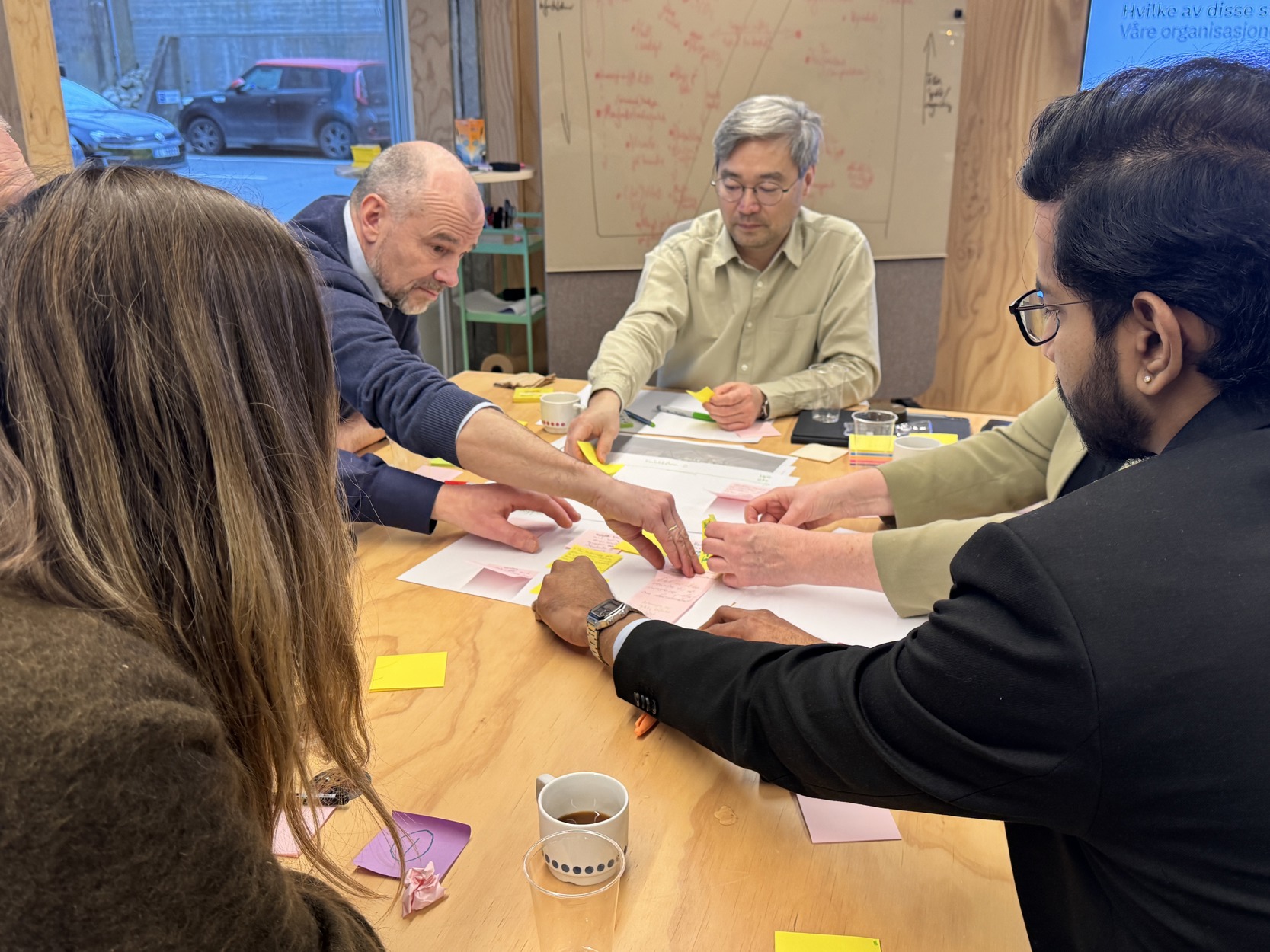 Fram med barrierene! Rune Halseid, Horisont Energi, Anders Riel Müller, UiS, og Abinavnataraj Ramakrishnan, UiS, finner nok av dem.