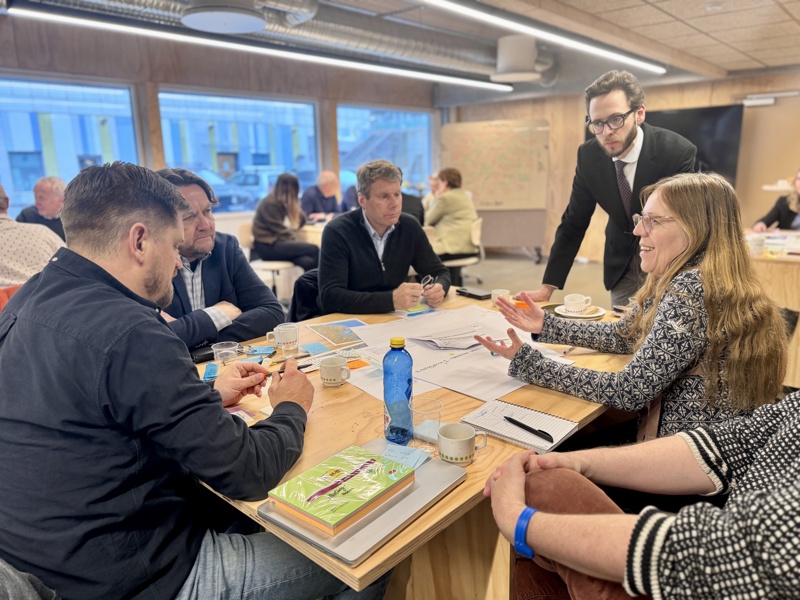 Hvilke problemer kan løses av aktørene i rommet, og hvilke ligger hos beslutningstakere på utsiden? Robert Selseng, IVAR, Torstein Nymoen, Haugland Vekst, Øyvind Hamre, UMOE, Sveinung Sundfør Sivertsen, Fremtenkt, og Jane Nilsen Aalhus, Stavanger kommune, diskuterer.  