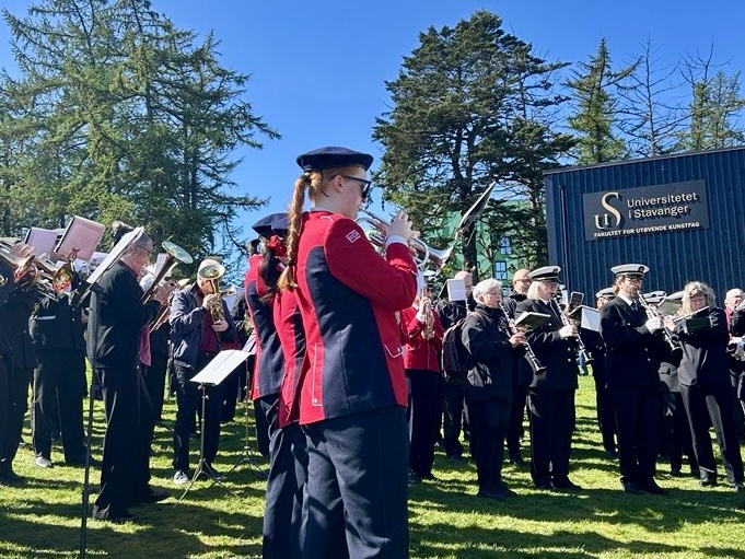 Korps spiller jubileumssamba Bjergstedfest