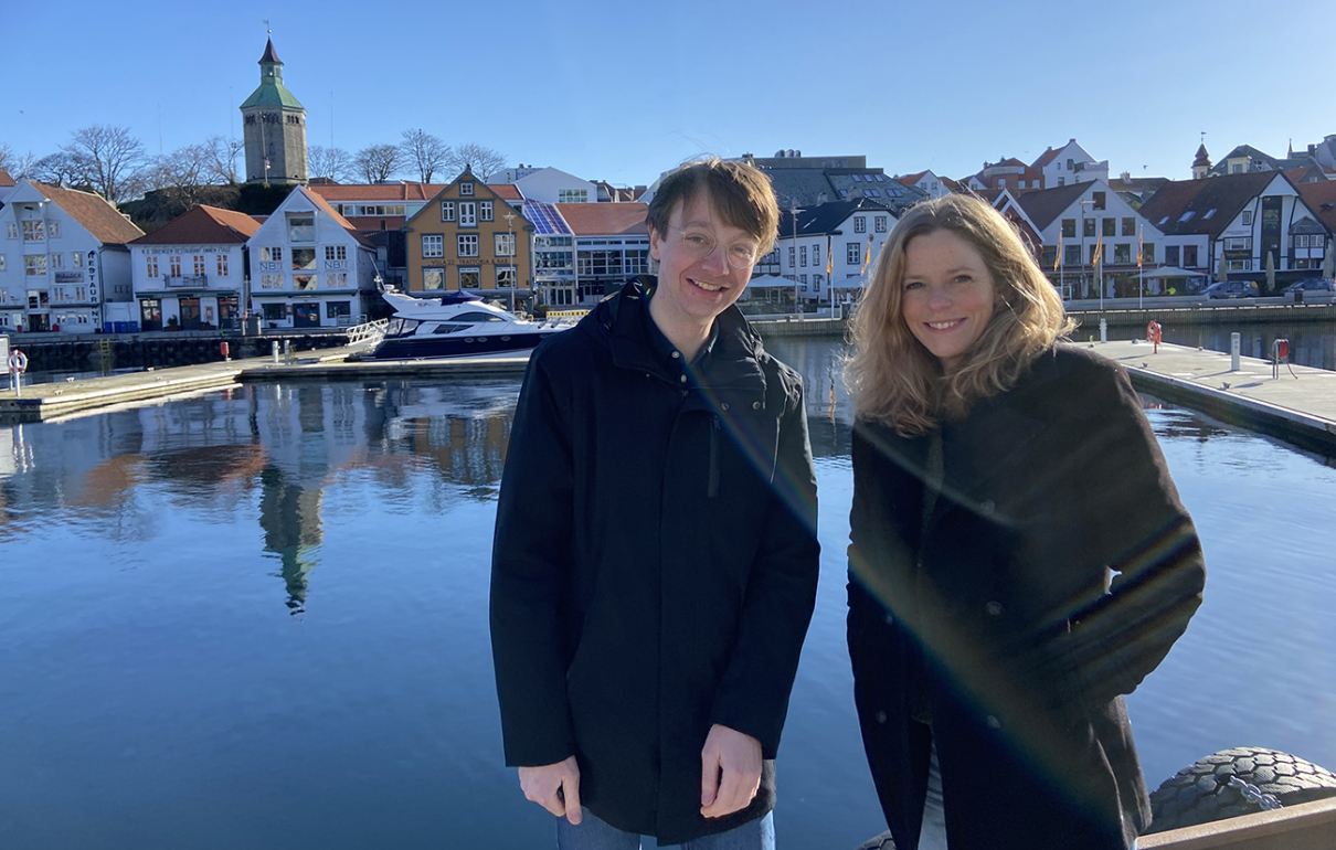 Prosjektrådgiver Stian Kristensen og prosjektleder Lena Antonius kan nå presentere den første delen av jubileumsprogrammet for 2025. 