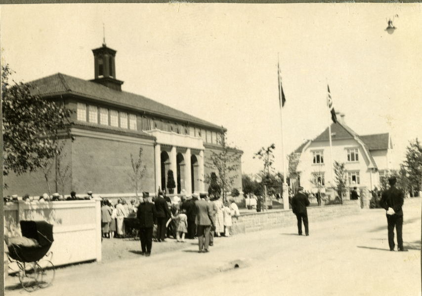 Høytidelig åpning av Stavanger Kunstforening i Madlaveien, juni 1925