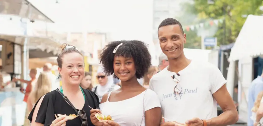 I Pedersgata blir det mat, hyggelig musikk og stengt gate fra Langgata mot Petrikirka. Her blir det fint å være! Foto: Tord Paulsen Gladmat i Pedersgata