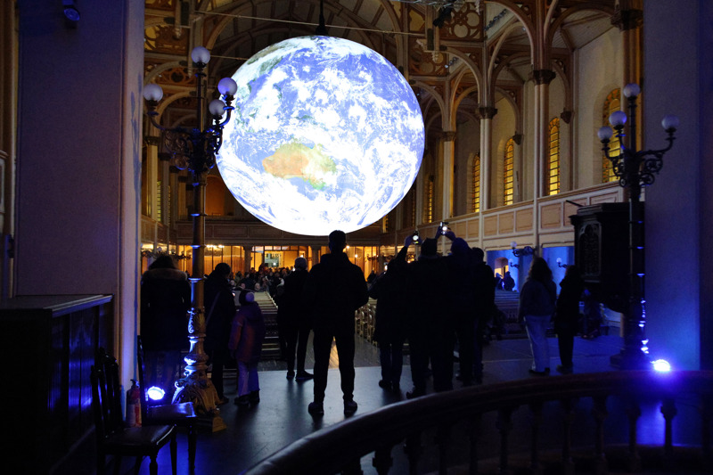 Det var 10 000 nysgjerrige innom Gaia i St. Petri på lørdag. Det må vel være ny rekord for kirken?