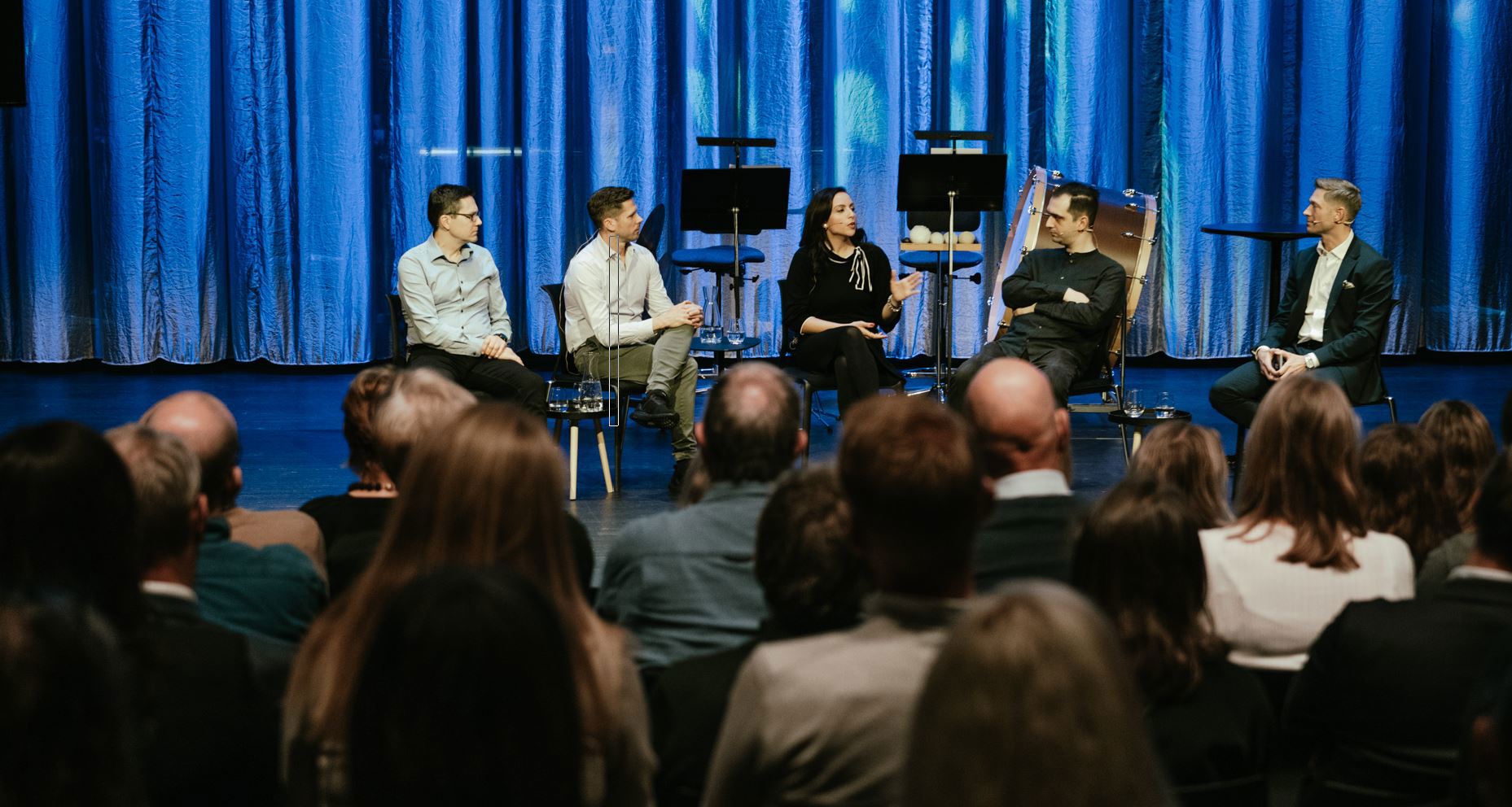 Paneldeltakere Tom Ryen, leder ved Institutt for data- og elektroteknologi UiS, Helge O. Svela, daglig leder Mediaklyngen, Laiz Batista Tellefsen, direktør og jurist i PwC Norge og Koka Nickoladze, komponist og artist. Foto: Thor Oliversen.