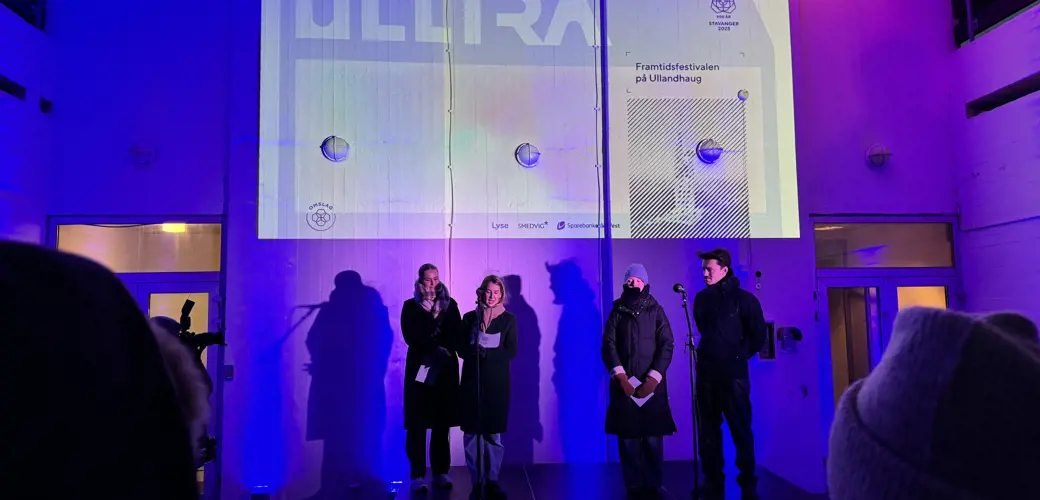 Studentene Sarah Wøllo, Cecilie Knoph,  Stine Bjørnsen Gulsrud og Daniel Cau Varming avslører festivalens navn. Studentene Sarah Wøllo, Cecilie Knoph,  Stine Bjørnsen Gulsrud og Daniel Cau Varming jobber med ULLTRA.