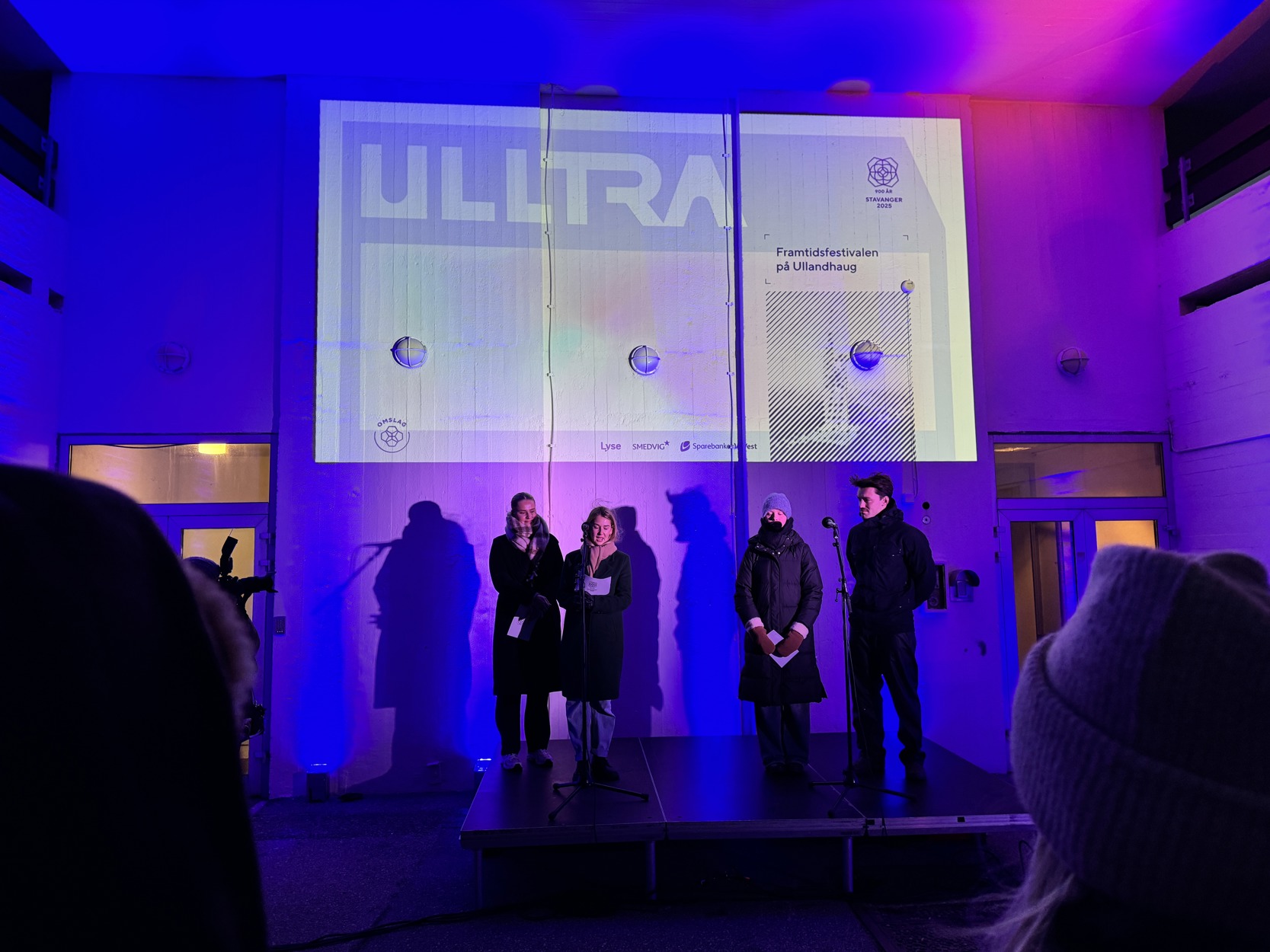 Studentene Sarah Wøllo, Cecilie Knoph,  Stine Bjørnsen Gulsrud og Daniel Cau Varming jobber med ULLTRA.