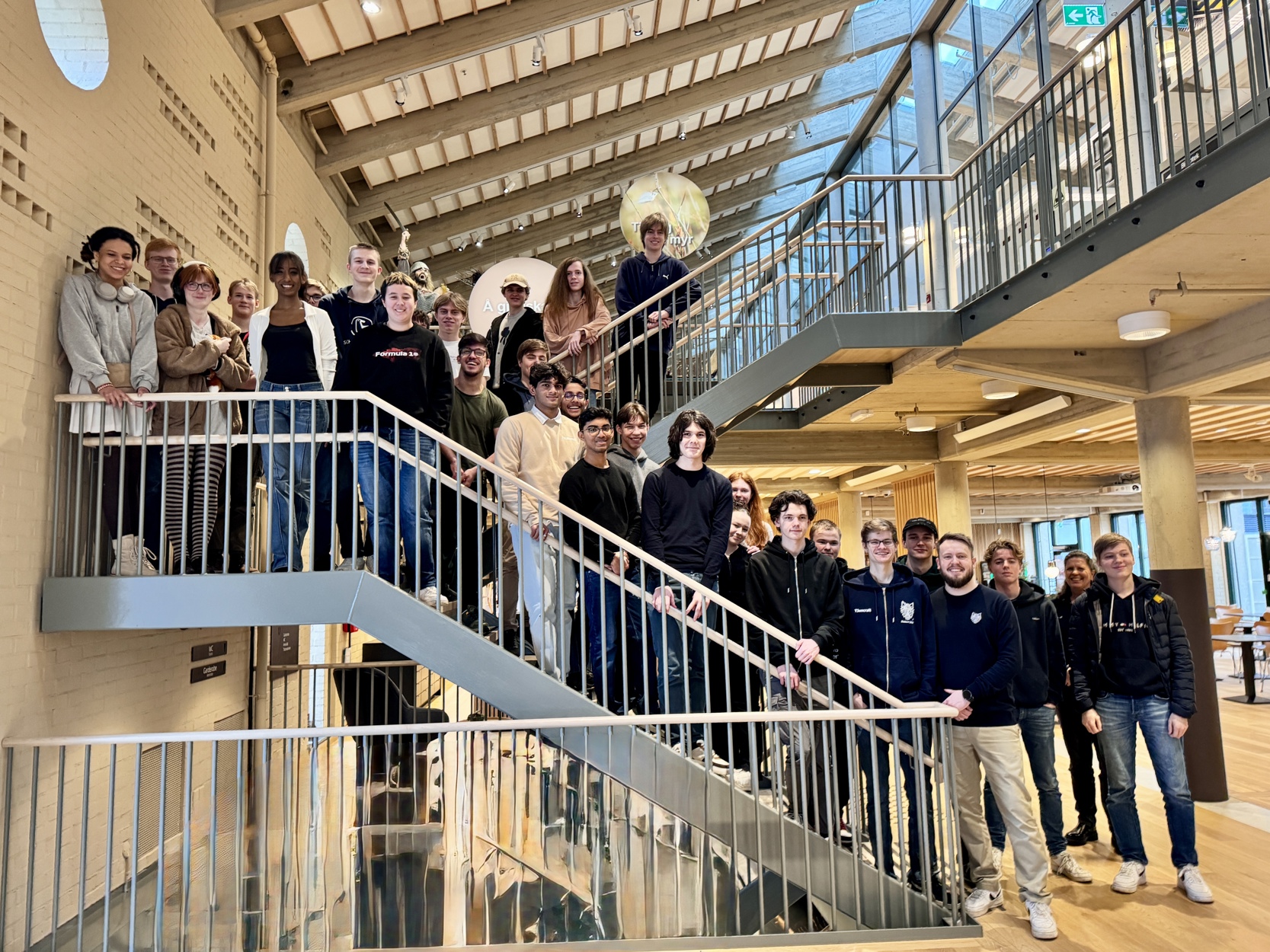 Her er lagene! 18 lag fra St. Svithun vgs., St. Olav, Bergeland, Jåttå, Stavanger Katedralskole og Godalen bygger nå Stavanger domkirke i Minecraft.