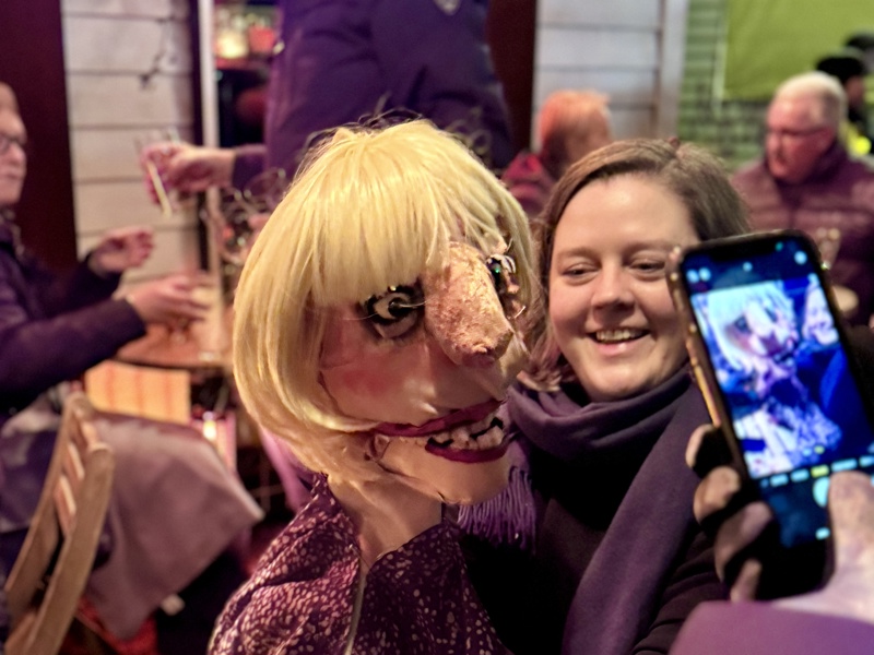 Dukken Anne-Liss hadde det travelt i jabbå på Martinique. 