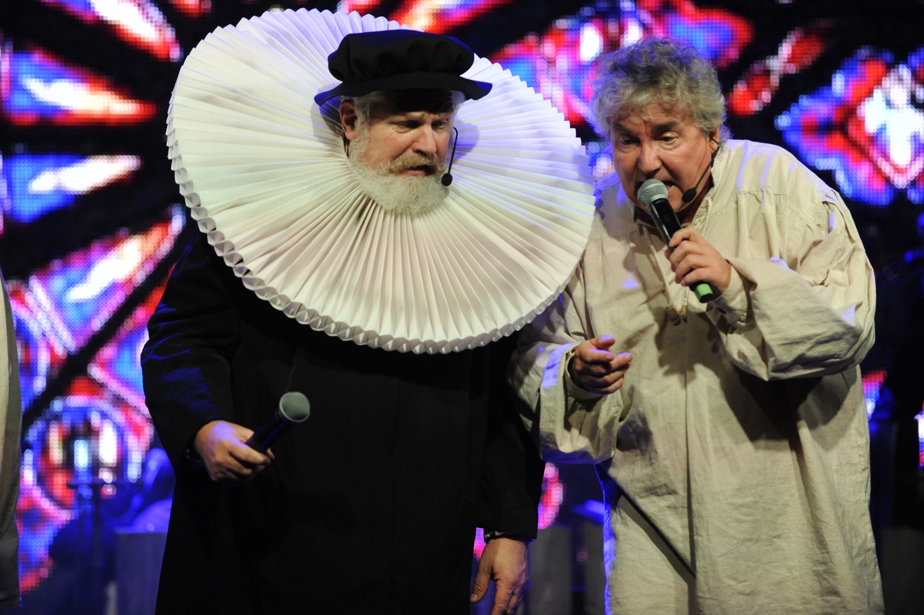 Fra revyen, utkledd.