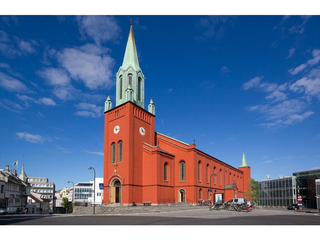 St.Petrikirken i fint vær.