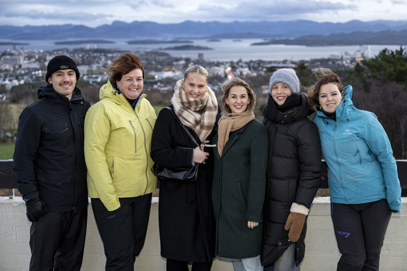 Disse jobber med ULLTRA: Daniel Cau Varming, Stine Bjørnsen Gulsrud, Cecilie Knoph Helene Gram, Sarah Wøllo og Hilde Garlid.