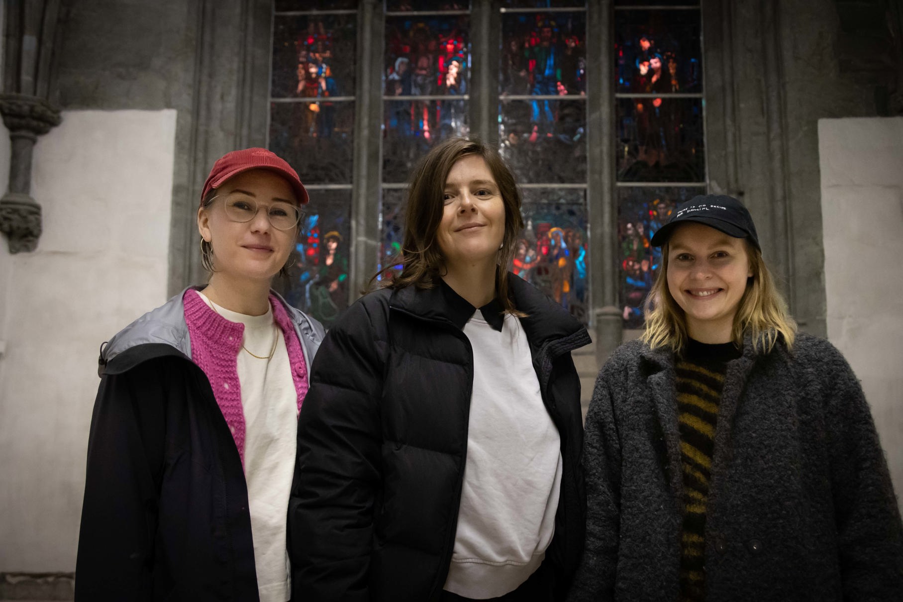 Aktørene bak forestillingen: Regissør Maria Drangeid, forfatter Kristin Auestad Danielsen, og produsent Mari Rossavik. Teamet bak forestillingen Knoppar