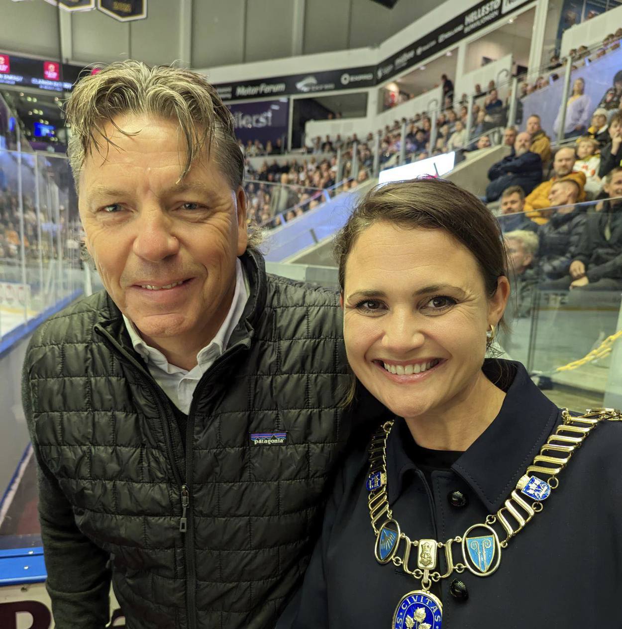 Ordfører Kari Nessa Nordtun og Oilers majoritetseier Tore Christiansen under lansering av samarbeid.