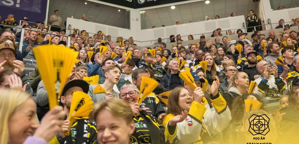 Plakat med Oilers-publikum og Stavanger 2025-logo