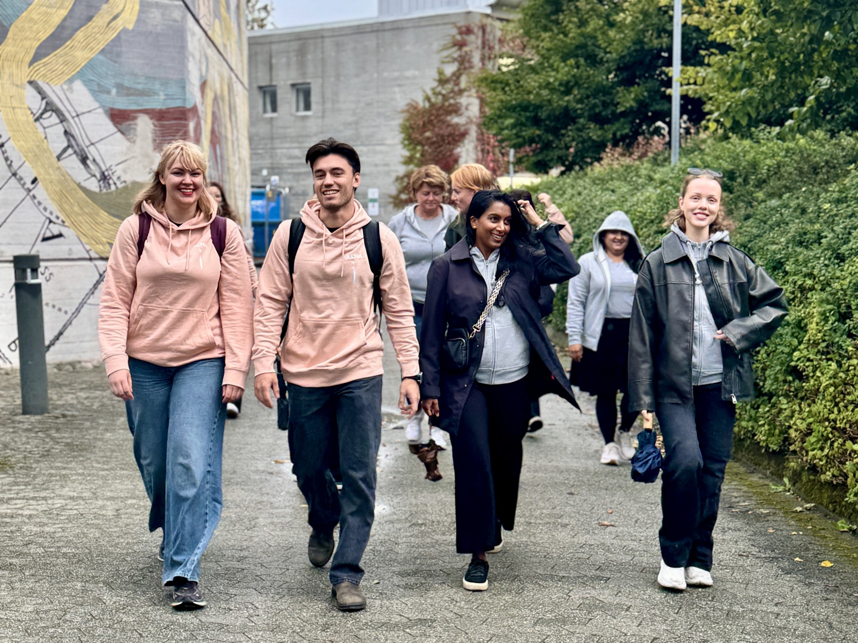 På tur på UiS campus, Ulva Henriksen, Daniel Varming, Minna Haniffa og Sara Wøllo har travle dager i programkomiteen.