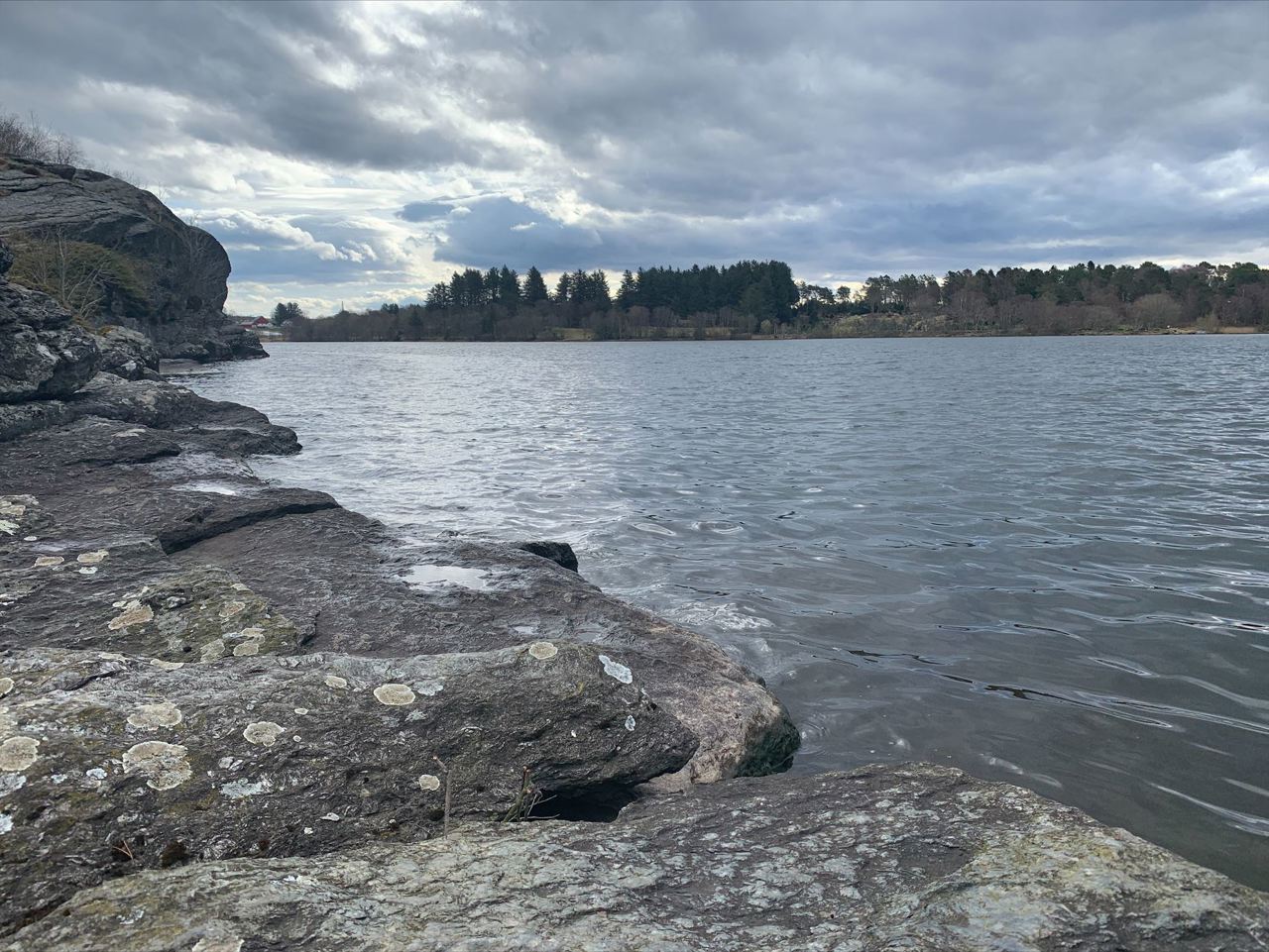 Berg ved Endrestø ved Hålandsvatnet