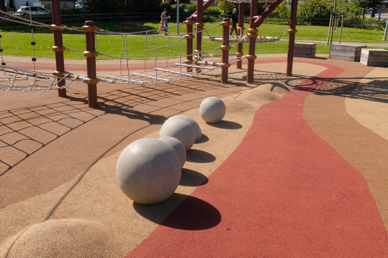 Oversiktsbilde av Heisekrana lekeplass på Hillevåg torg